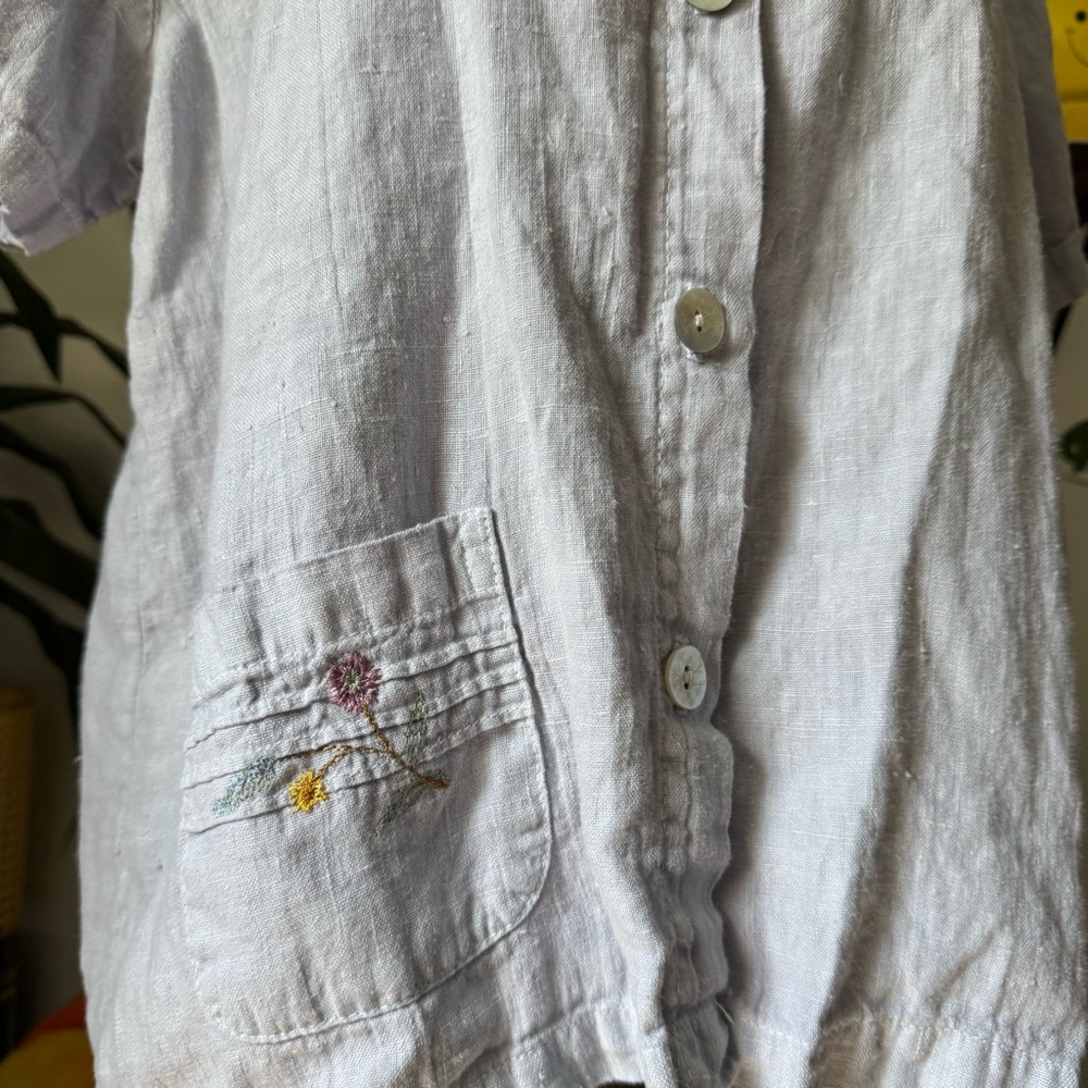 Vintage 90’s Hot Cotton 100% Linen Light Blue Embroidered Floral Button Down Top - Picture 4 of 8